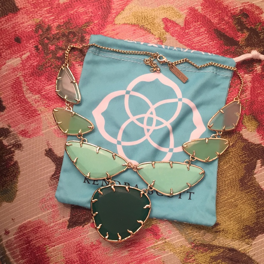 Kendra Scott necklace